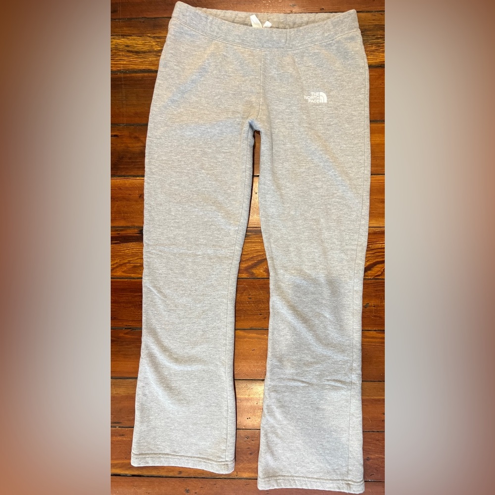 CLEARANCE 
The North Face Grey Drawstring Straight Leg Sweatpants | L